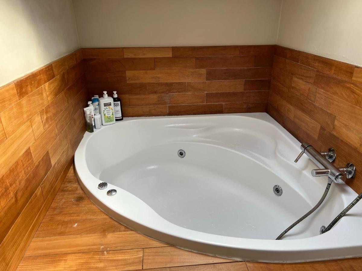 Duplex In Montmartre 4-5 Personnes * Parigi